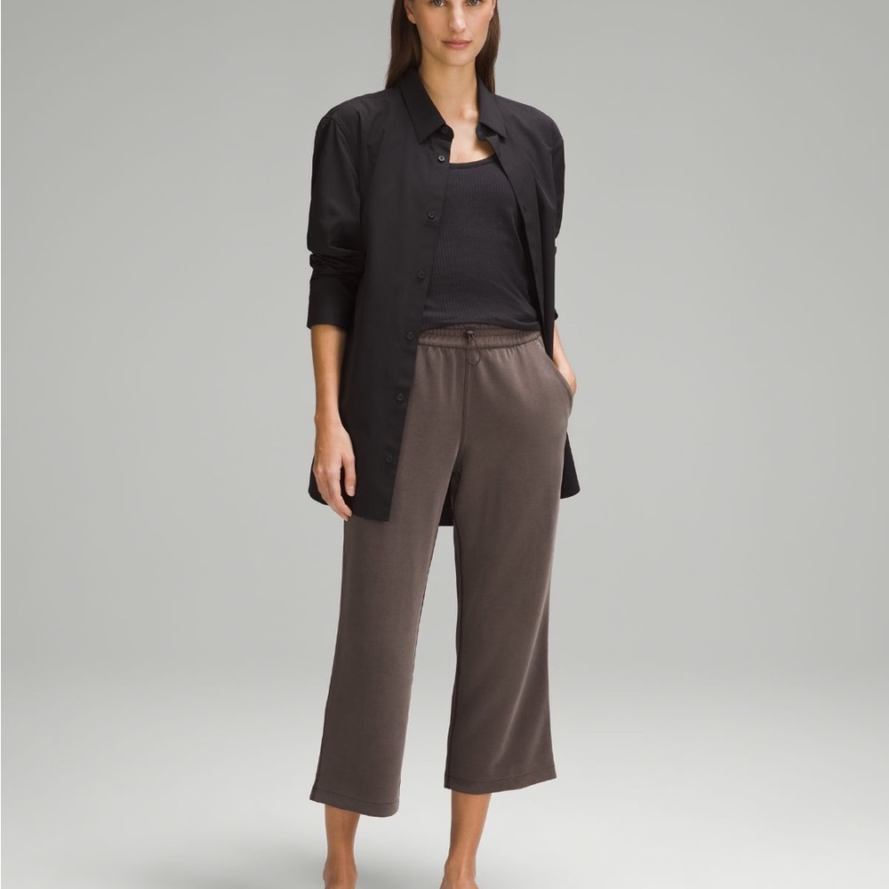 NEW WITH TAGS Lululemon softstreme high rise cropped pants in espresso size 6